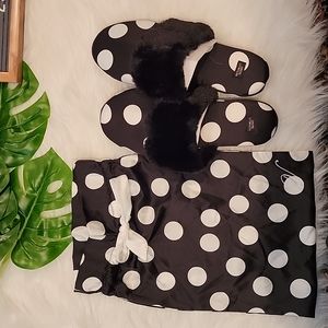NWT Victoria's Secret Black Fur Polka Dot slippers with Monogramed Bag "V"!